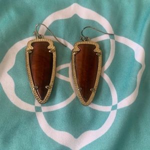 Kendra Scott gold and brown arrow earrings